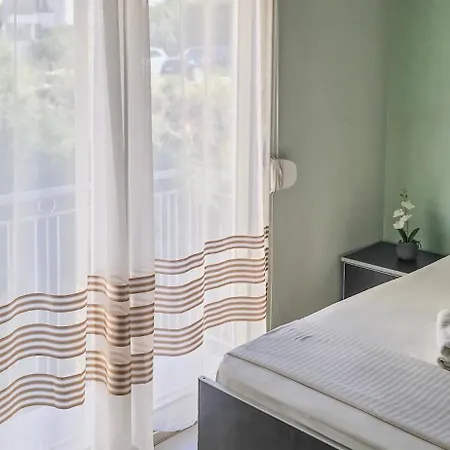 Mias Golden Sunset Apartment's شقة ساراندا