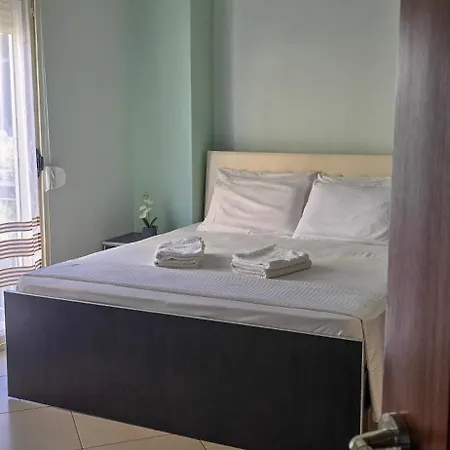 Mias Golden Sunset Apartment's *