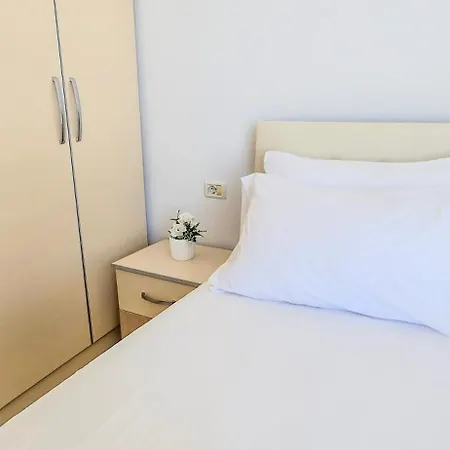 Mias Golden Sunset Apartment's شقة ساراندا