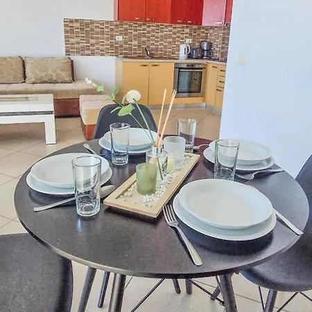 Mias Golden Sunset Apartment's ساراندا