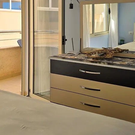 Mias Golden Sunset Apartment's ساراندا