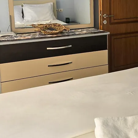 شقة Mias Golden Sunset Apartment's ساراندا