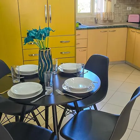 Mias Golden Sunset Apartment's شقة ساراندا